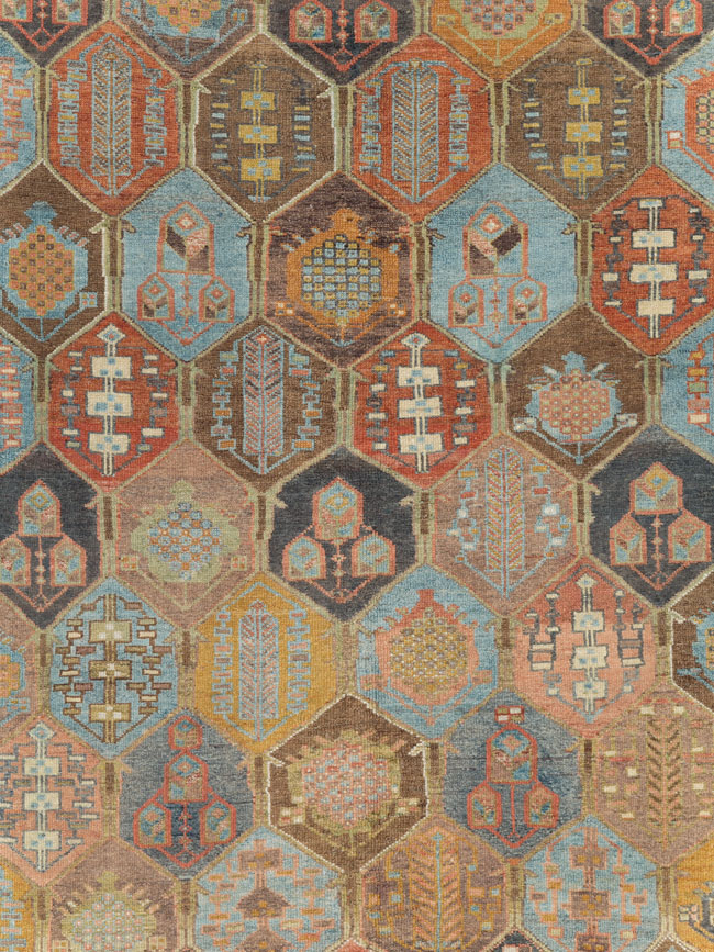 Antique Persian Bakhtiari Accent Rug, No.27626 - Galerie Shabab