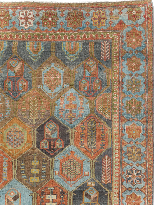 Antique Persian Bakhtiari Accent Rug, No.27626 - Galerie Shabab
