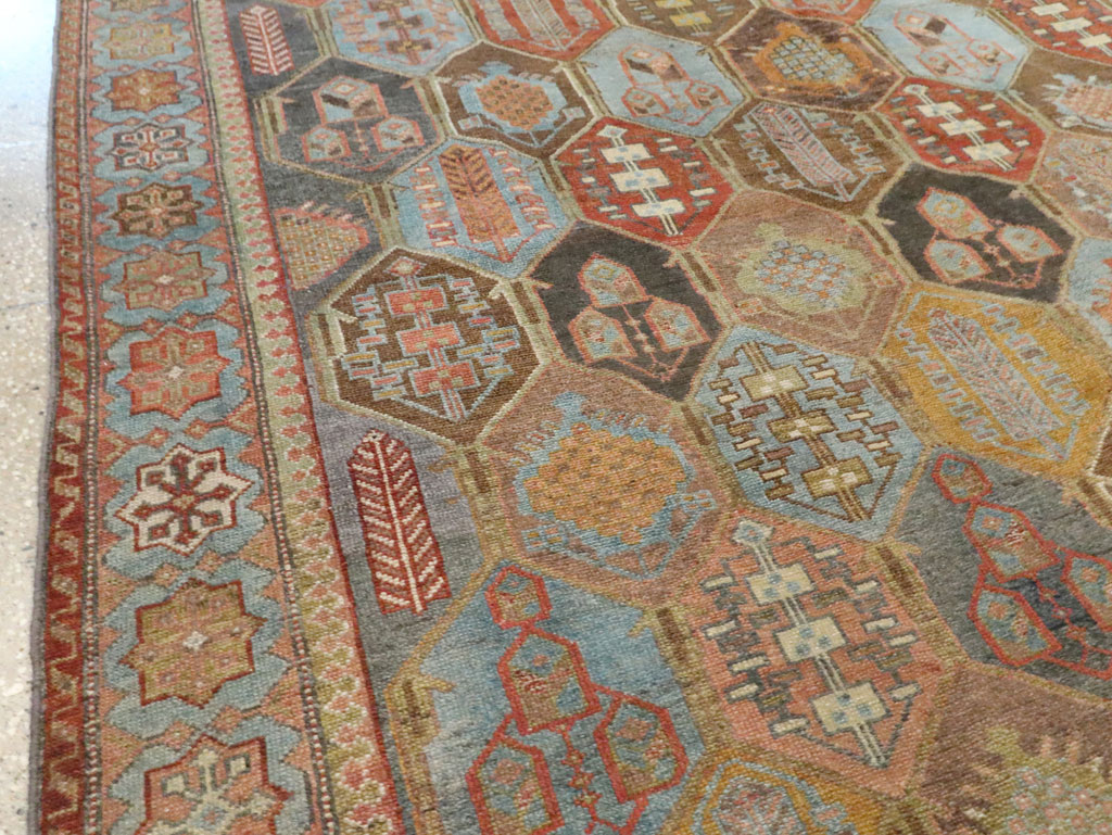 Antique Persian Bakhtiari Accent Rug, No.27626 - Galerie Shabab