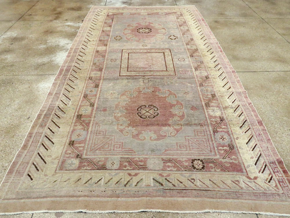 Antique East Turkestan Khotan Gallery Carpet, No.27632 - Galerie Shabab