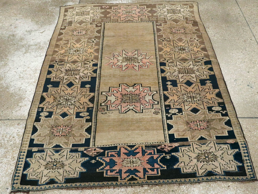 Antique Caucasian Shirvan Accent Rug, No.27657 - Galerie Shabab