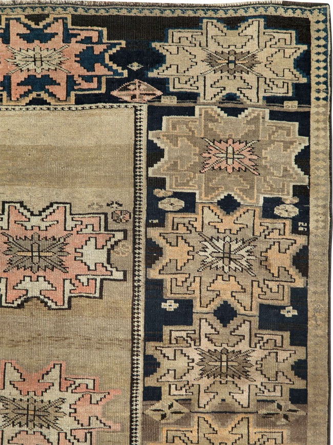 Antique Caucasian Shirvan Accent Rug, No.27657 - Galerie Shabab