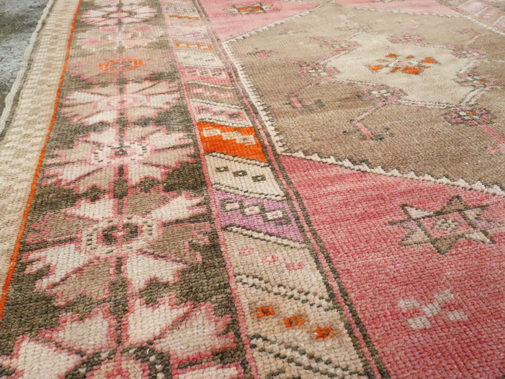 Vintage Turkish Anatolian Wide Gallery Runner, No.27682 - Galerie Shabab