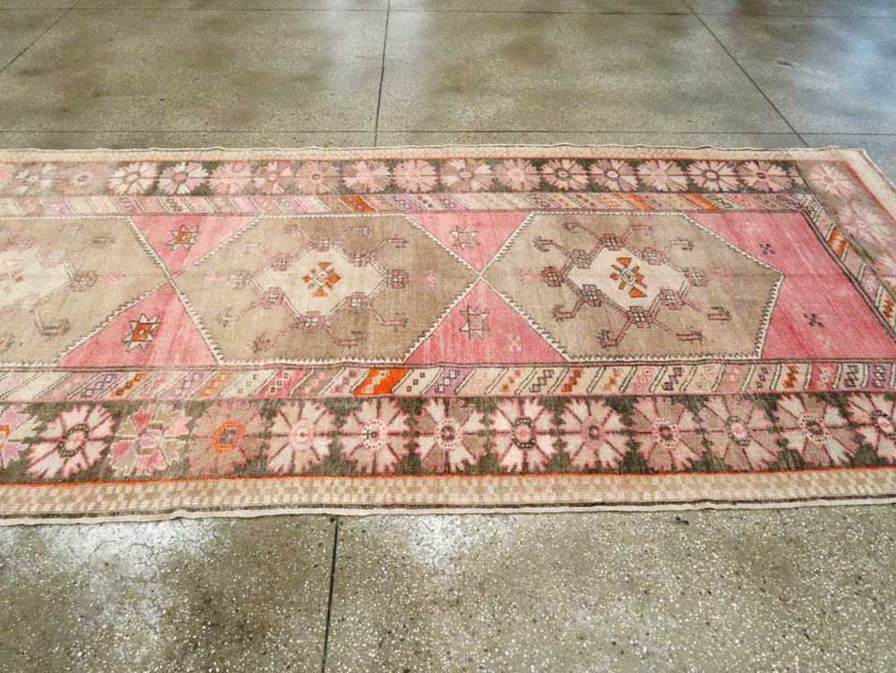 Vintage Turkish Anatolian Wide Gallery Runner, No.27682 - Galerie Shabab