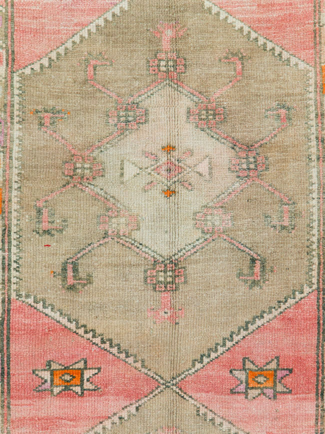 Vintage Turkish Anatolian Wide Gallery Runner, No.27682 - Galerie Shabab