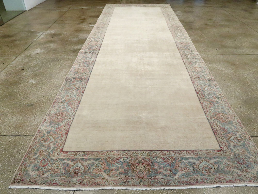 Antique Persian Lavar Kerman Gallery Carpet, No.27684 - Galerie Shabab