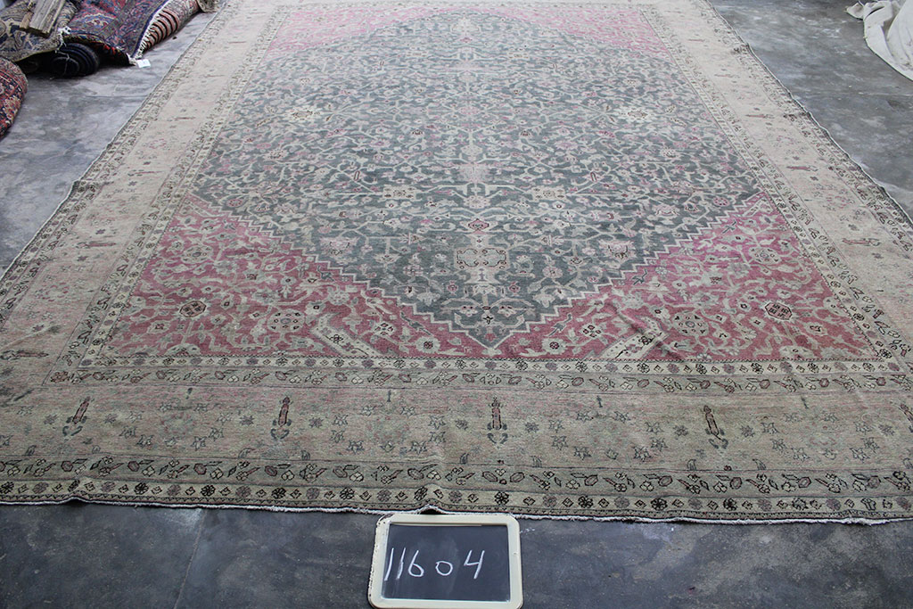 Antique Persian Tabriz Room Size Carpet, No.27774 - Galerie Shabab