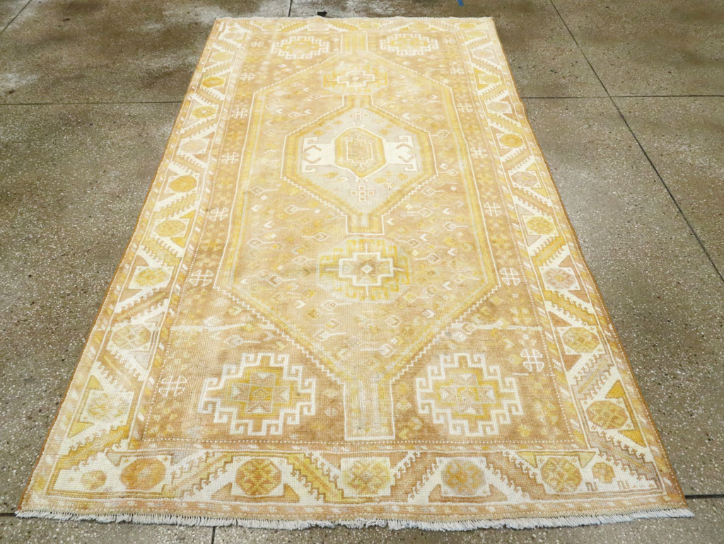 Vintage Persian Cotton Shiraz Rug, No.27872 - Galerie Shabab