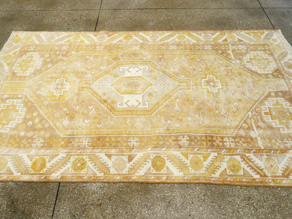 Vintage Persian Cotton Shiraz Rug, No.27872 - Galerie Shabab