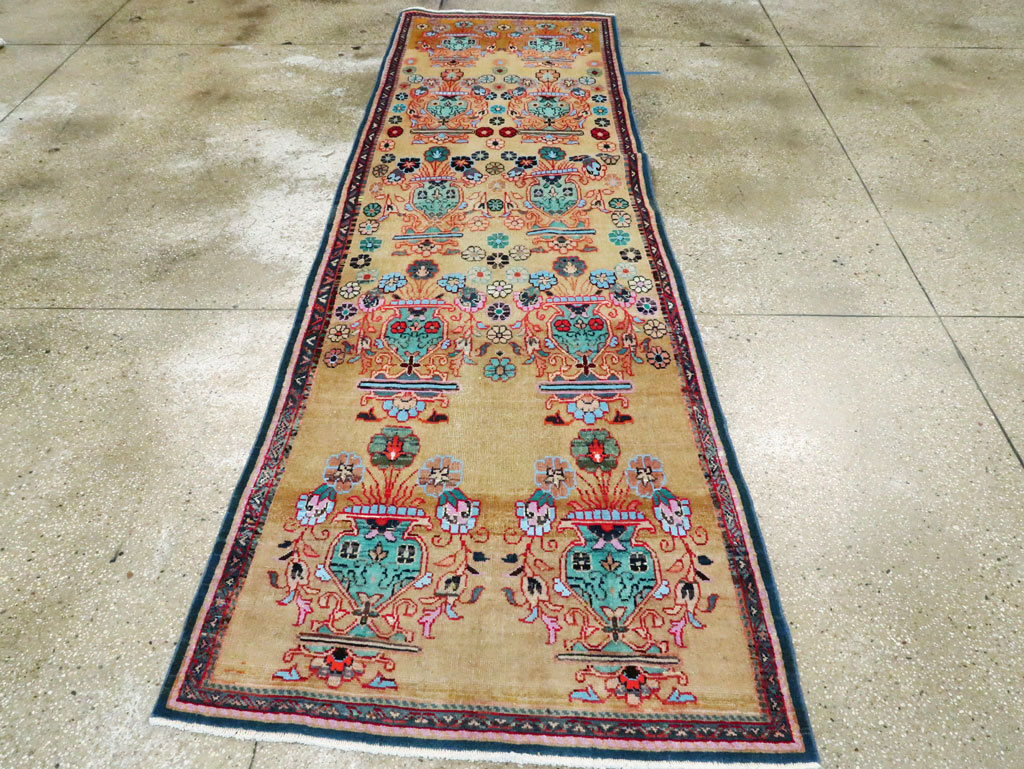 Vintage Persian Sarouk Runner, No.27873 - Galerie Shabab