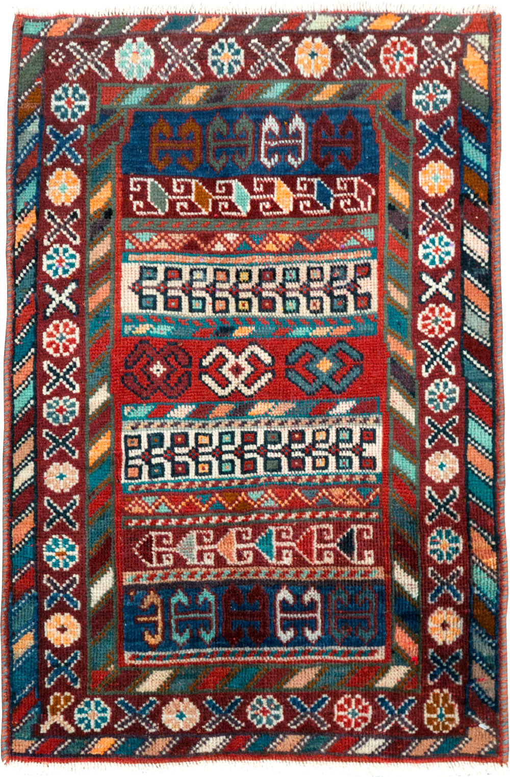 Vintage Persian Shiraz Rug, No.27875 - Galerie Shabab