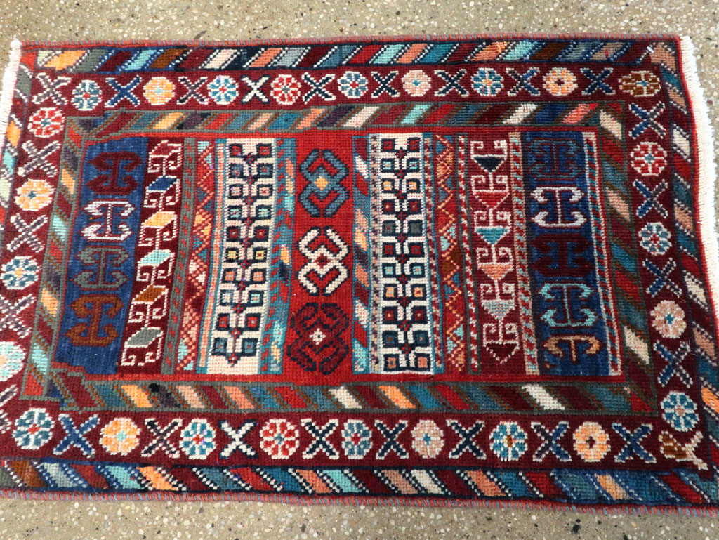 Vintage Persian Shiraz Rug, No.27875 - Galerie Shabab