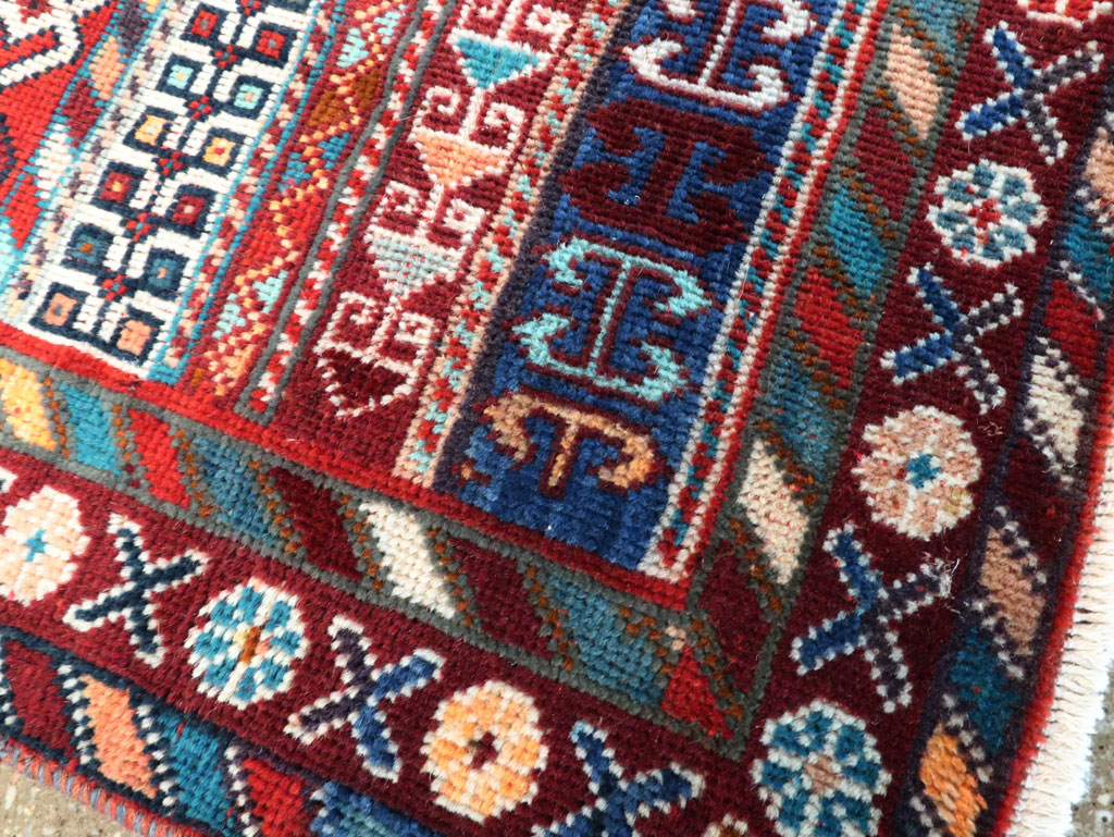 Vintage Persian Shiraz Rug, No.27875 - Galerie Shabab