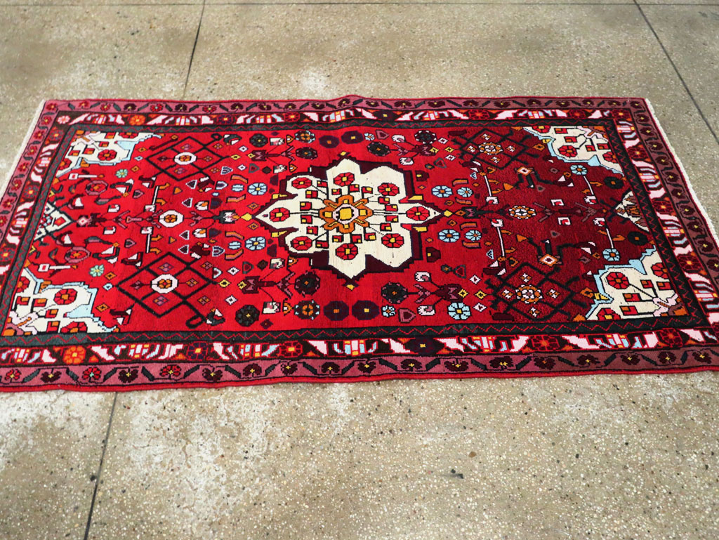 Vintage Persian Hamdan Rug, No.27880 - Galerie Shabab