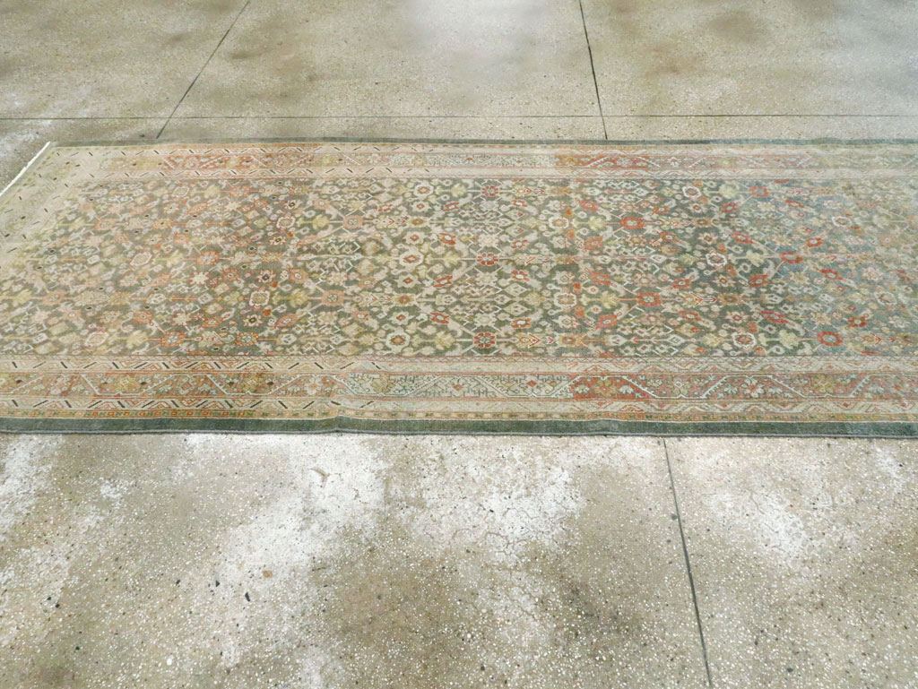 Antique Persian Mahal Gallery Carpet, No.27920 - Galerie Shabab