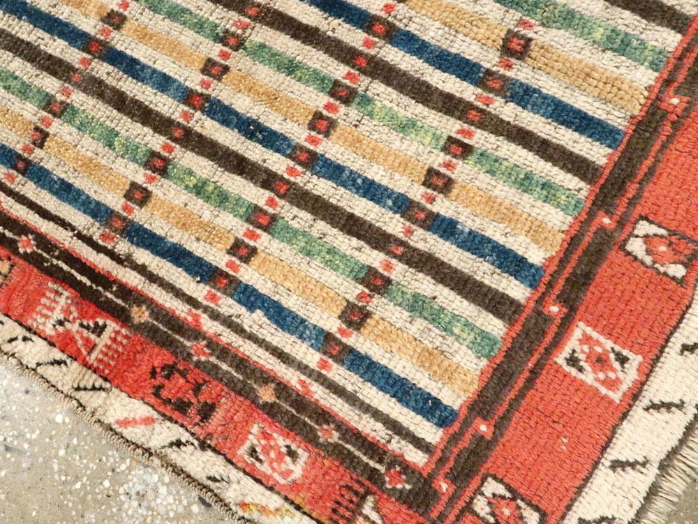 Vintage Turkish Anatolian Runner, No.27939 - Galerie Shabab