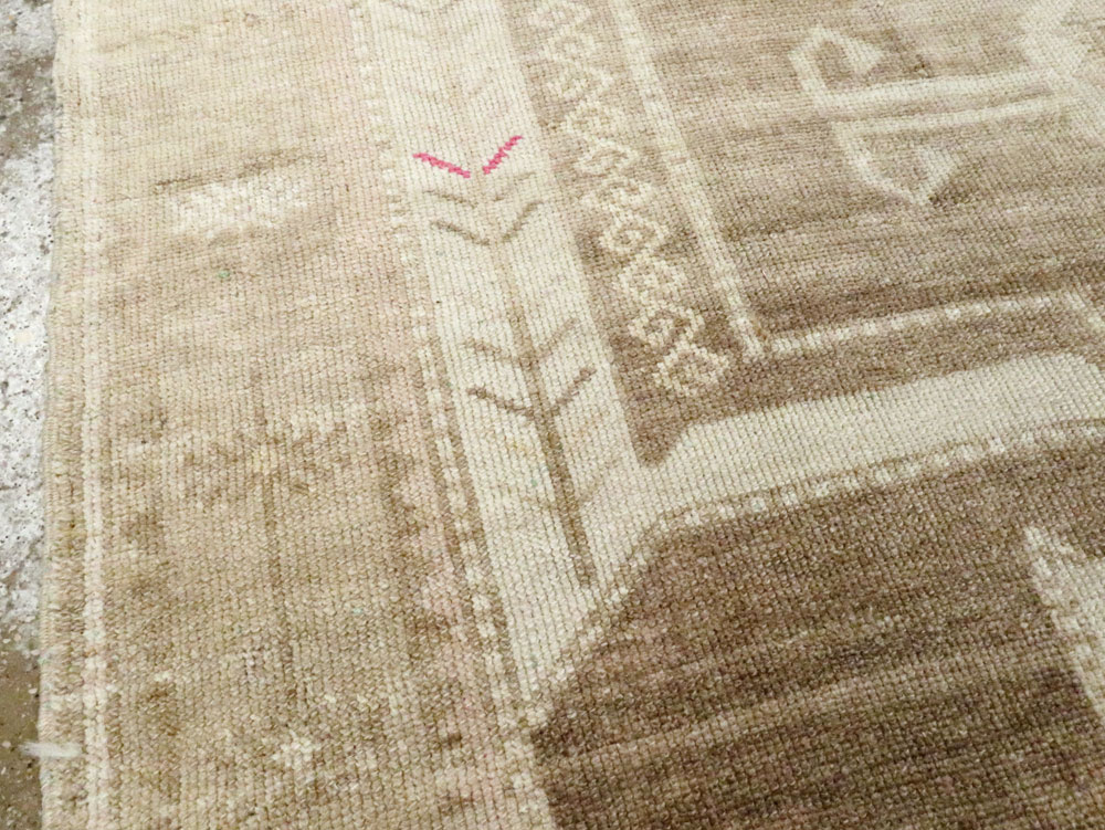 Vintage Turkish Oushak Rug, No.27947 - Galerie Shabab