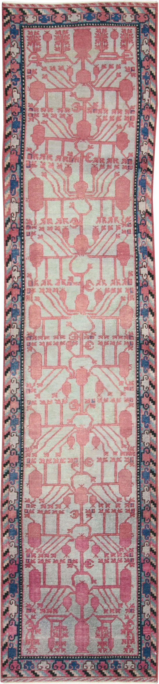 Antique Khotan Runner, No.27977 - Galerie Shabab