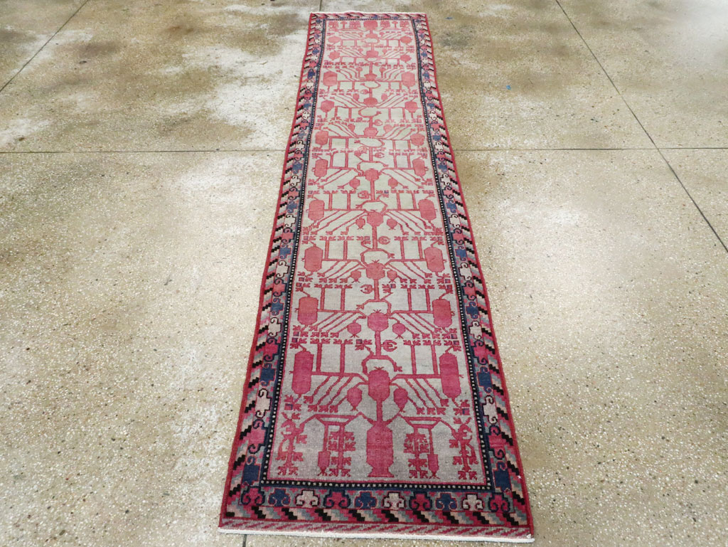 Antique Khotan Runner, No.27977 - Galerie Shabab