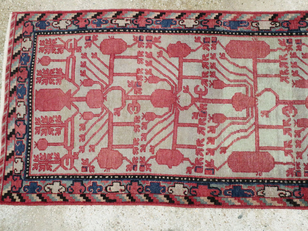 Antique Khotan Runner, No.27977 - Galerie Shabab