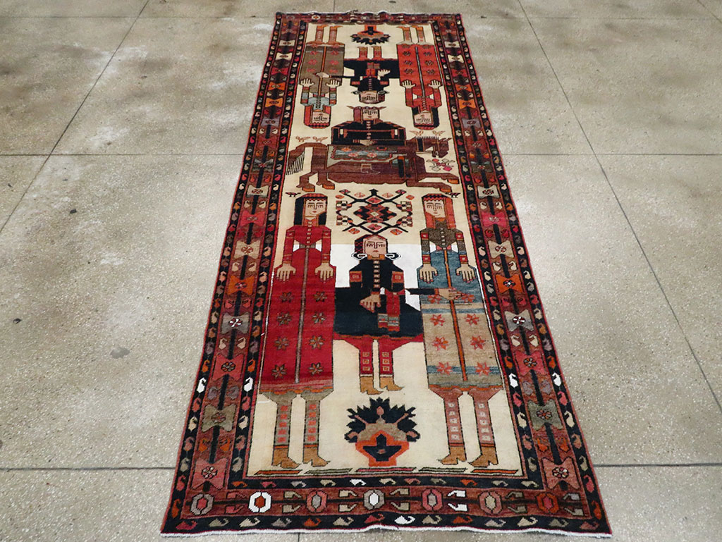 Vintage Persian Pictorial Bakhtiari Gallery Carpet, No.28005 - Galerie Shabab