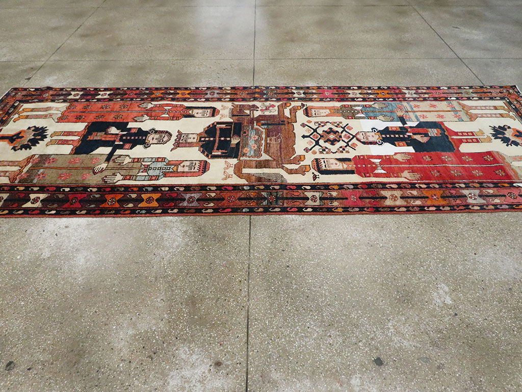 Vintage Persian Pictorial Bakhtiari Gallery Carpet, No.28005 - Galerie Shabab