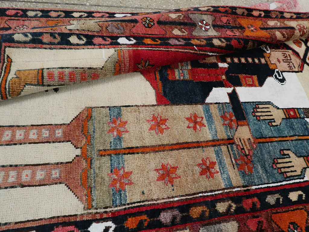 Vintage Persian Pictorial Bakhtiari Gallery Carpet, No.28005 - Galerie Shabab