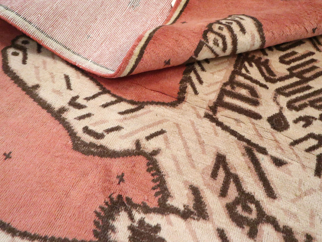 Vintage Khotan Pictorial Lion Rug, No.28049 - Galerie Shabab