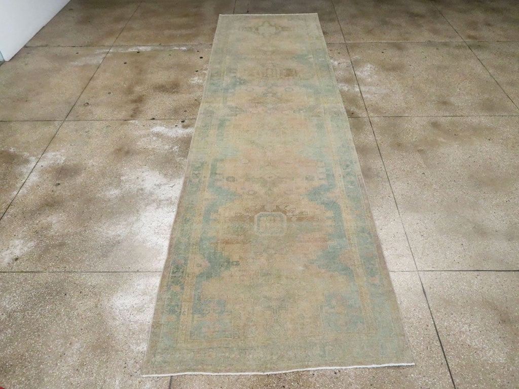 Vintage Persian Bakhtiari Gallery Rug, No.28058 - Galerie Shabab