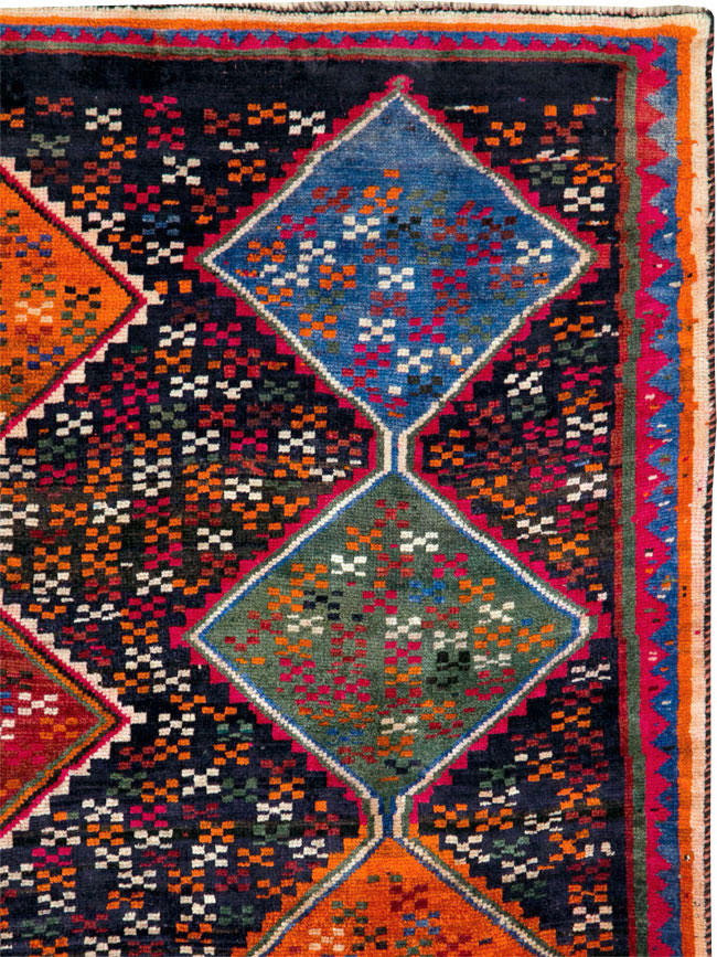 Vintage Persian Shiraz Accent Rug, No.28079 - Galerie Shabab