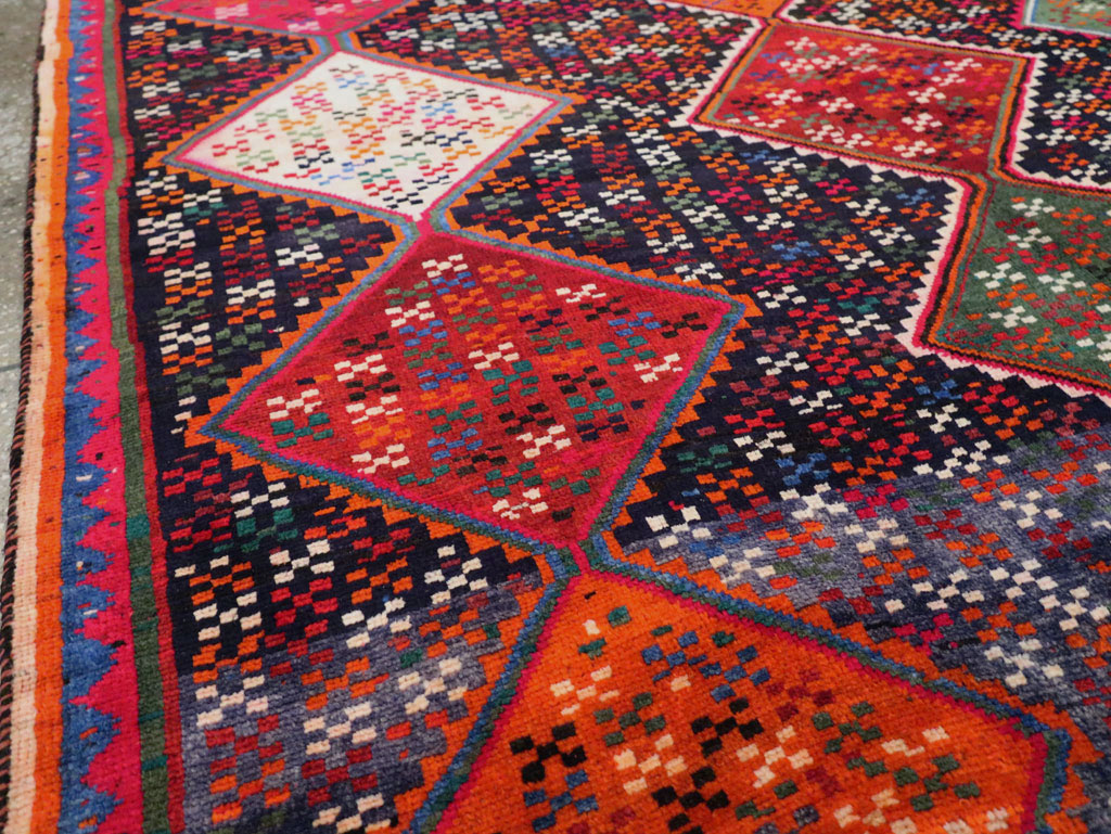 Vintage Persian Shiraz Accent Rug, No.28079 - Galerie Shabab