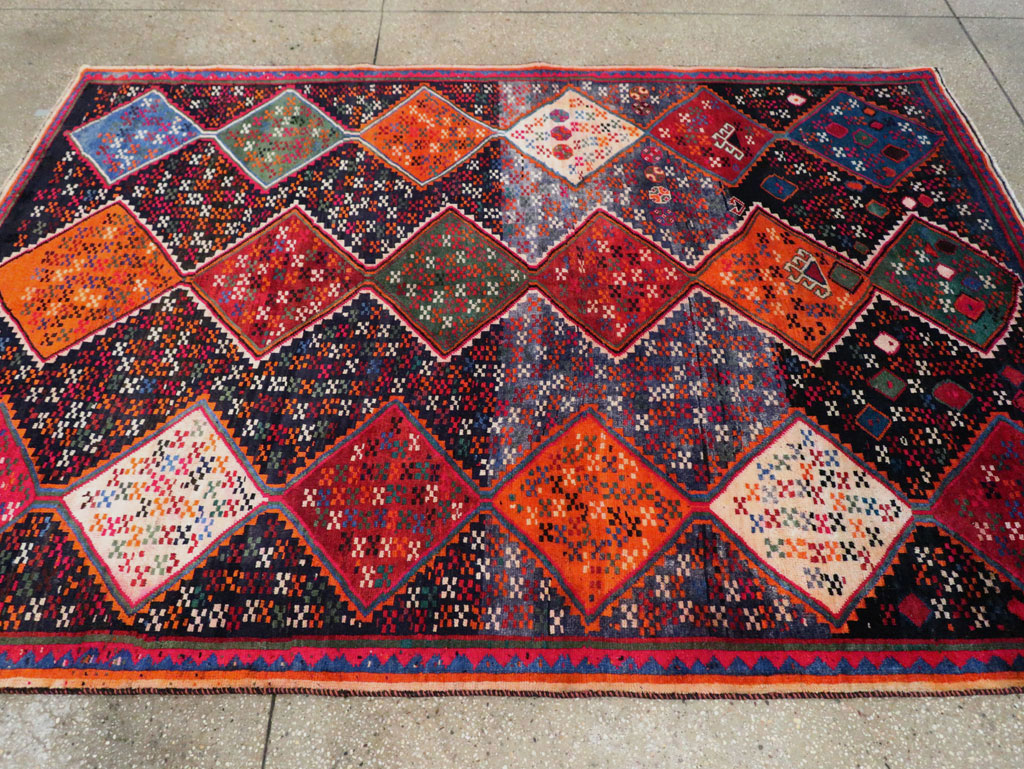 Vintage Persian Shiraz Accent Rug, No.28079 - Galerie Shabab