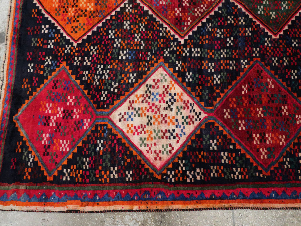 Vintage Persian Shiraz Accent Rug, No.28079 - Galerie Shabab