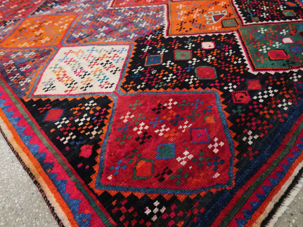 Vintage Persian Shiraz Accent Rug, No.28079 - Galerie Shabab