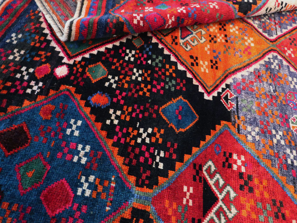 Vintage Persian Shiraz Accent Rug, No.28079 - Galerie Shabab