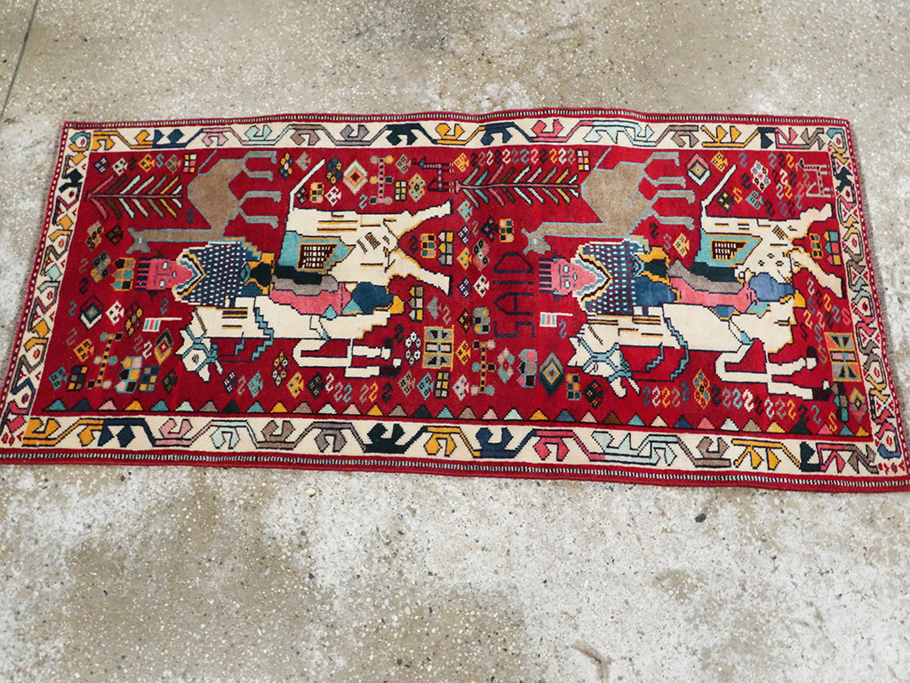 Vintage Pictorial Shiraz Rug, No.28082 - Galerie Shabab