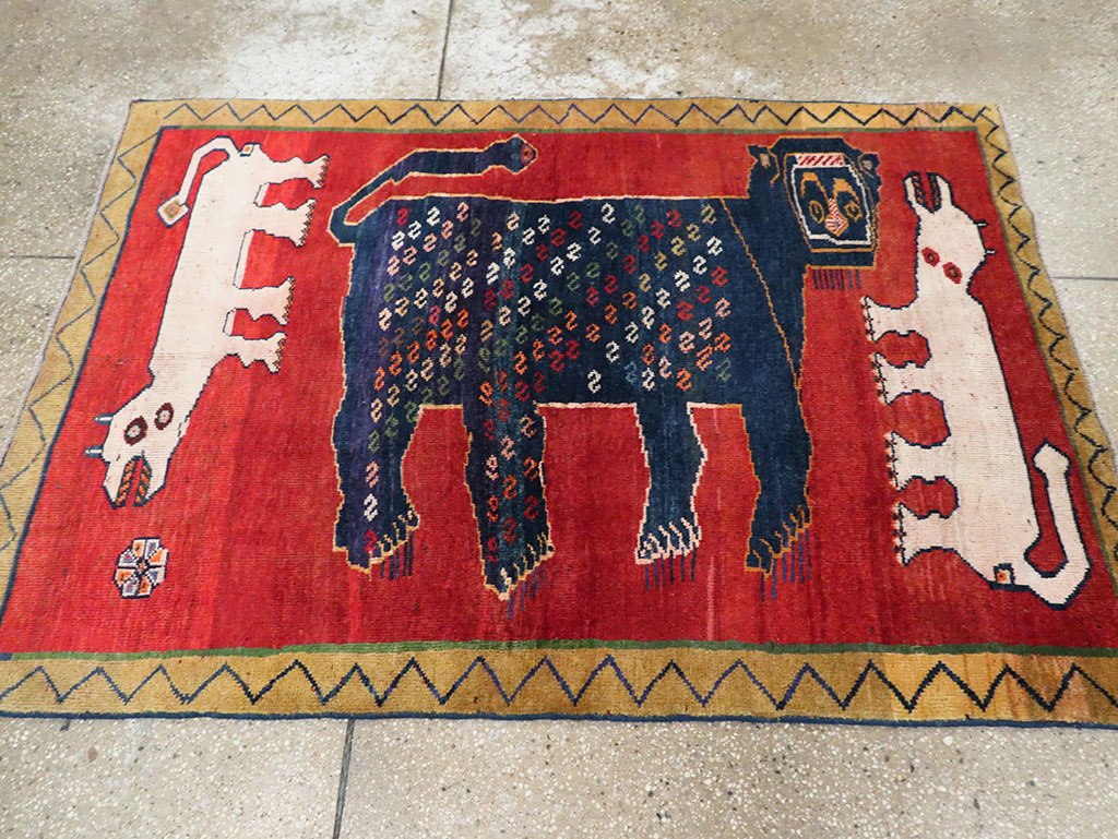 Vintage Pictorial Shiraz Rug, No.28084 - Galerie Shabab