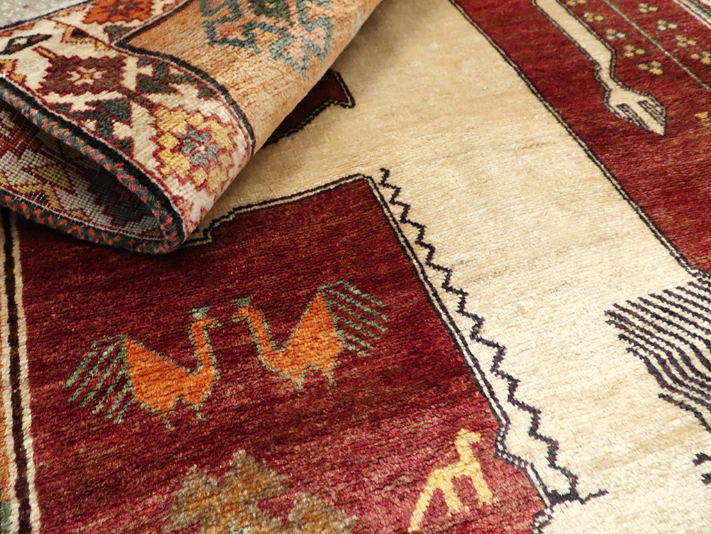 Vintage Persian Gabbeh Pictorial Throw Rug, No.28085 - Galerie Shabab