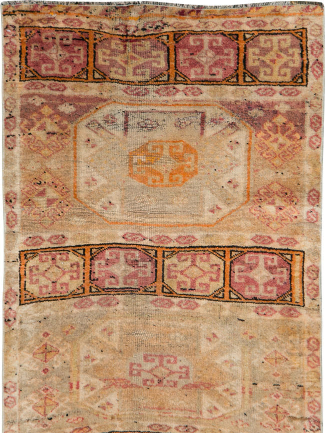 Vintage Turkish Anatolian Runner, No.28117 - Galerie Shabab