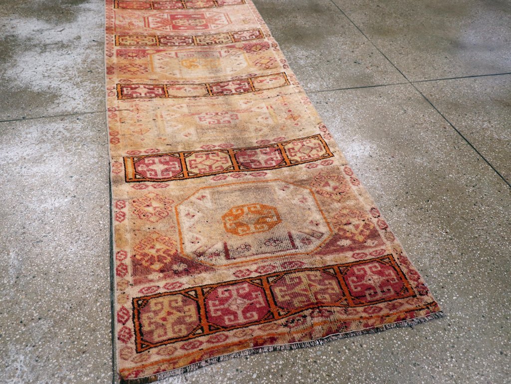 Vintage Turkish Anatolian Runner, No.28117 - Galerie Shabab