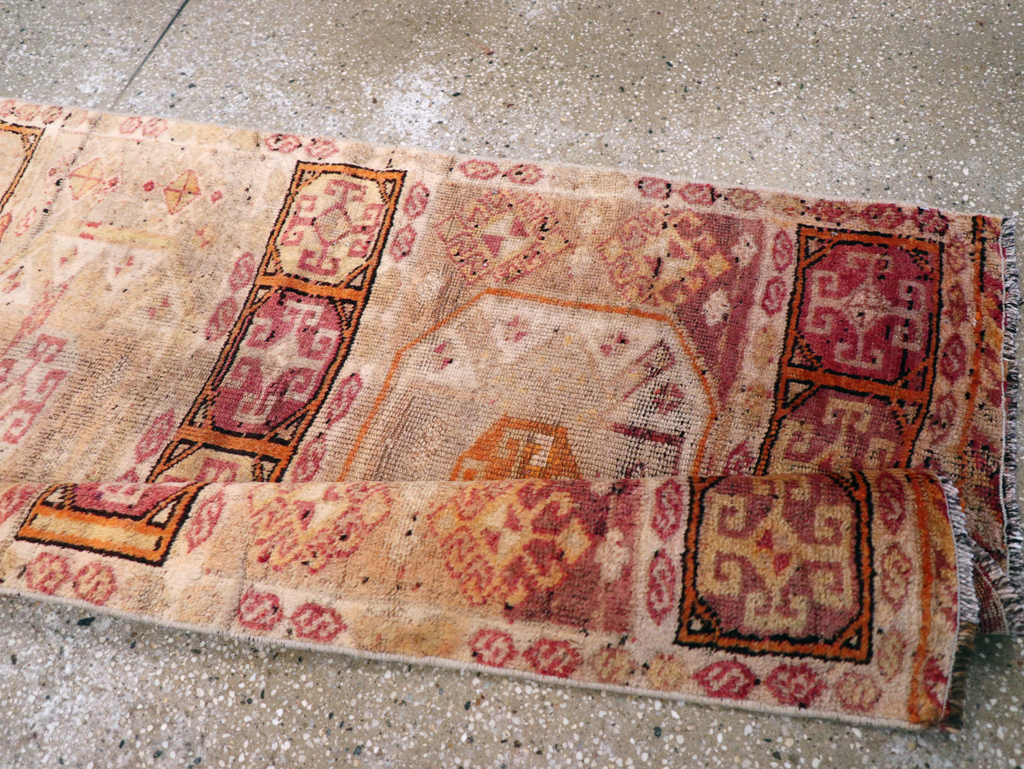 Vintage Turkish Anatolian Runner, No.28117 - Galerie Shabab