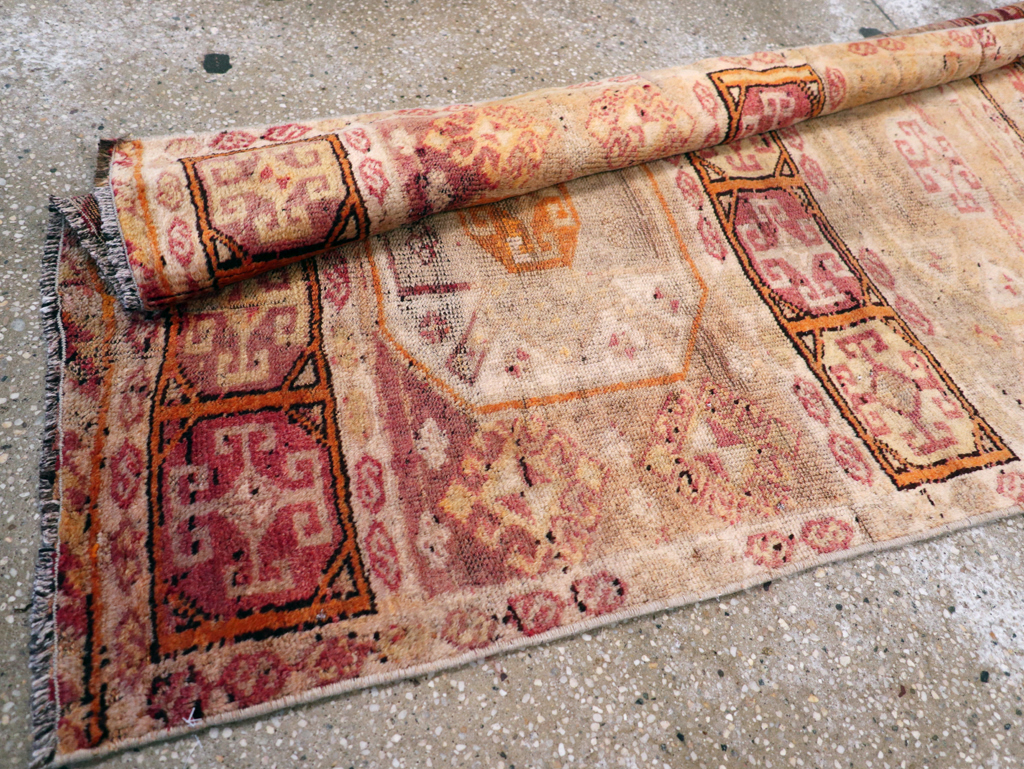 Vintage Turkish Anatolian Runner, No.28117 - Galerie Shabab