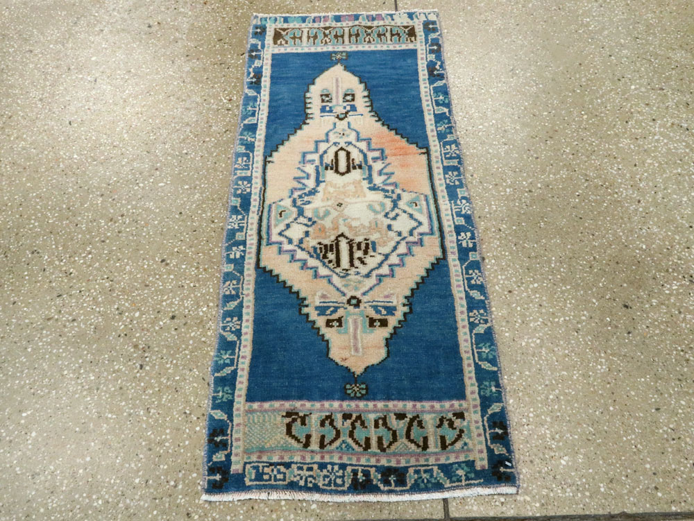 Vintage Turkish Anatolian Throw Rug, No.28118 - Galerie Shabab