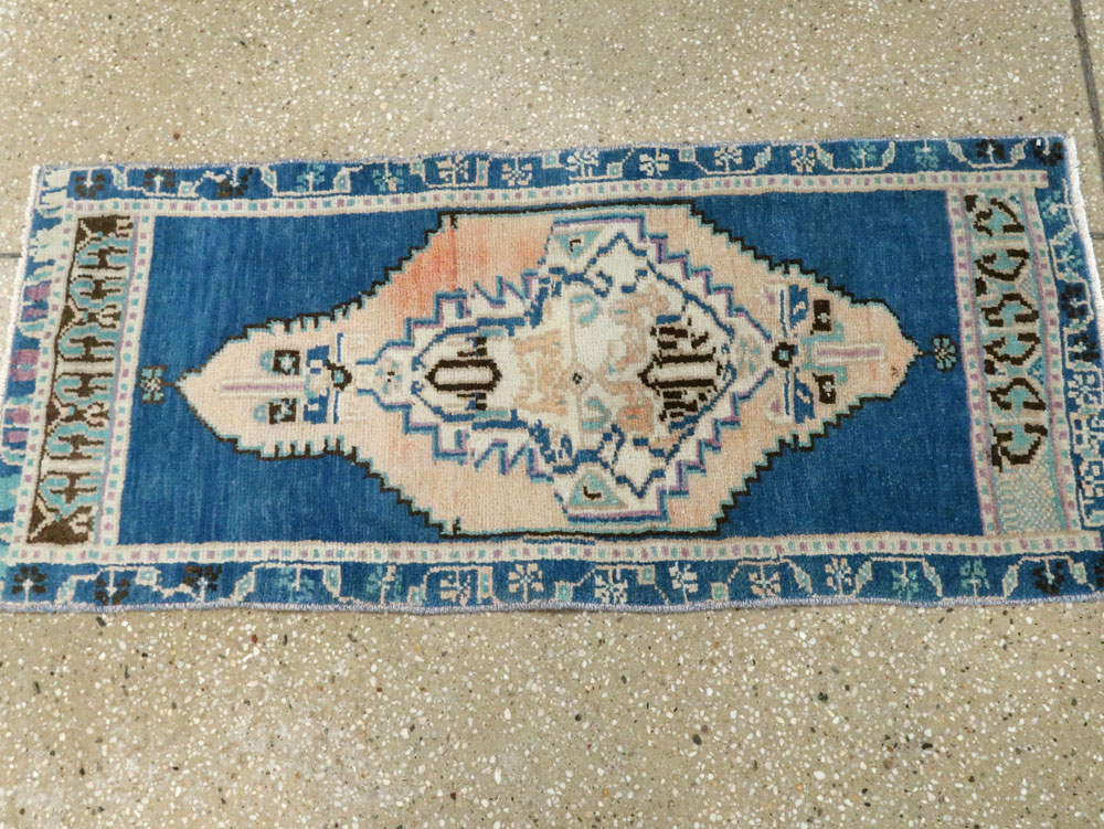 Vintage Turkish Anatolian Throw Rug, No.28118 - Galerie Shabab