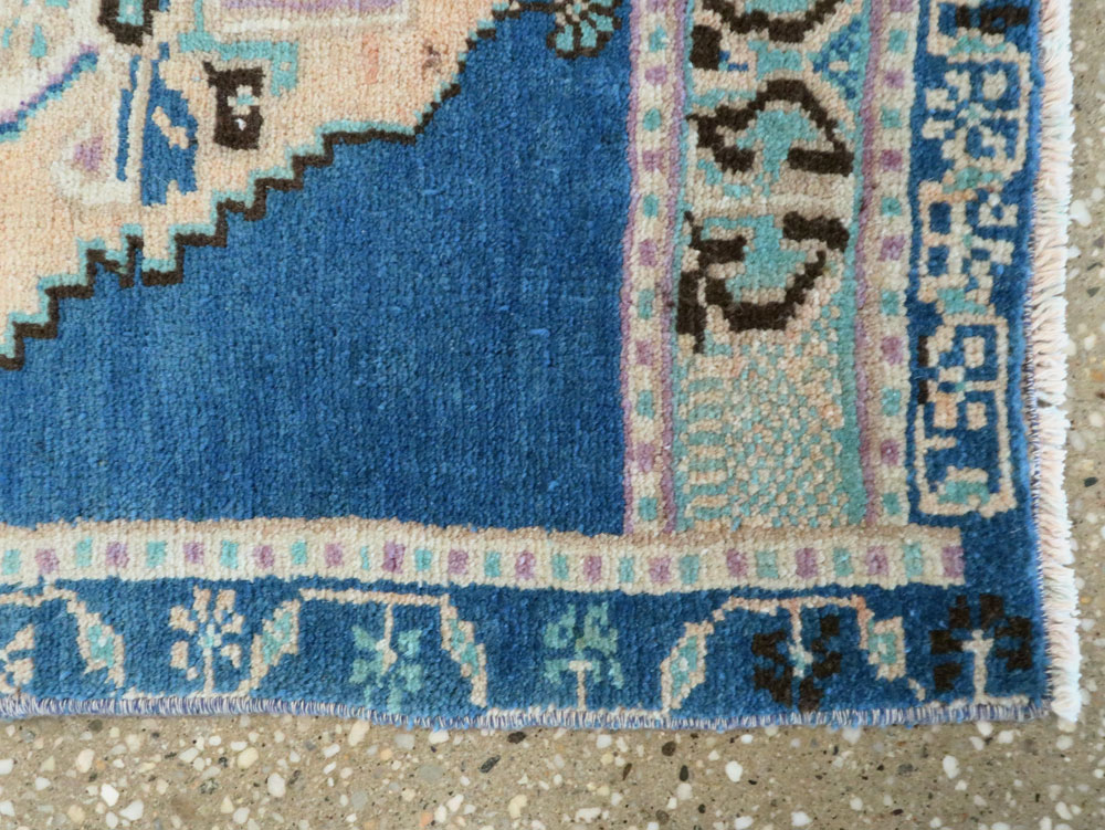 Vintage Turkish Anatolian Throw Rug, No.28118 - Galerie Shabab