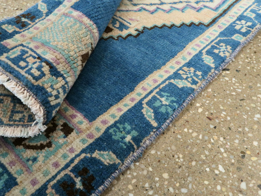 Vintage Turkish Anatolian Throw Rug, No.28118 - Galerie Shabab
