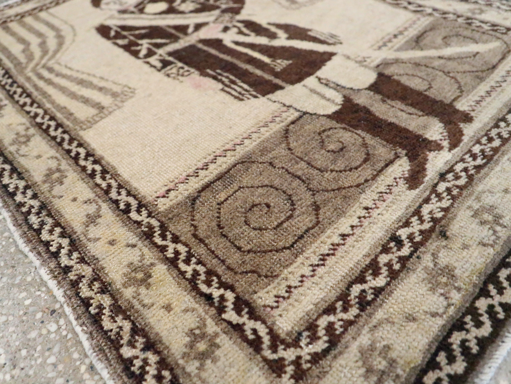 Vintage Persian Tabriz Pictorial Rug, No.28136 - Galerie Shabab