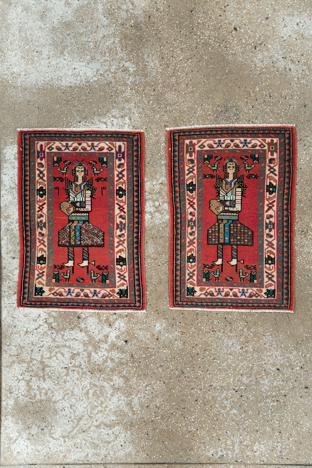 Vintage Persian Mahal Pictorial Rug (Pair: 1 of 2), No.28165 - Galerie Shabab