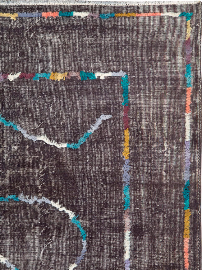 Modern Turkish Anatolian Distressed Room Size Carpet, No.28167 - Galerie Shabab
