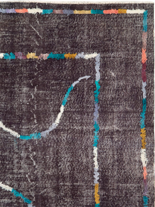 Modern Turkish Anatolian Distressed Room Size Carpet, No.28167 - Galerie Shabab